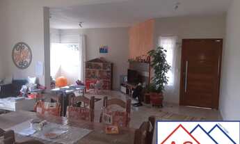 Imagem 2: 3 dormitórios, 1 suítes, 2 banheiro, 2 vagas na garagem