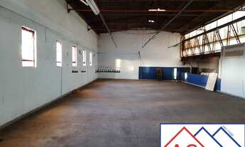 Imagem: 2 banheiro, 8 vagas na garagem