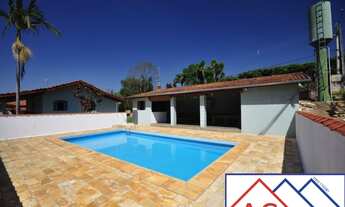 Imagem: 5 dormitórios, 2 banheiro, 2 vagas na garagem