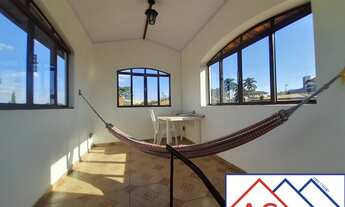 Imagem 4: 3 dormitórios, 1 suítes, 2 banheiro, 2 vagas na garagem