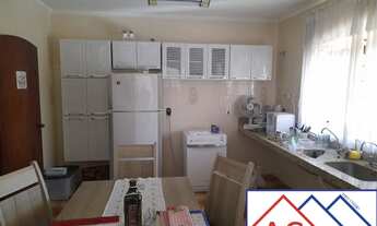 Imagem 6: 3 dormitórios, 1 suítes, 2 banheiro, 2 vagas na garagem