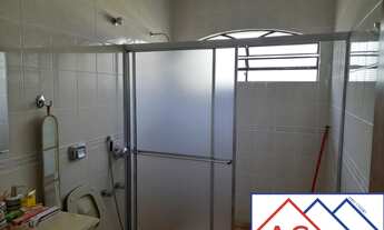 Imagem 2: 3 dormitórios, 1 suítes, 2 banheiro, 2 vagas na garagem