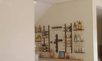 Imagem 2: 3 dormitórios, 1 suítes, 2 banheiro, 2 vagas na garagem