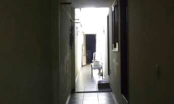 Imagem: 4 dormitórios, 2 banheiro, 2 vagas na garagem