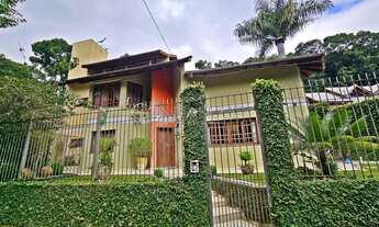 Imagem 2: Confiancce Imóveis vende: Linda e ampla casa, 4 dormitórios em localização tranquila e sup