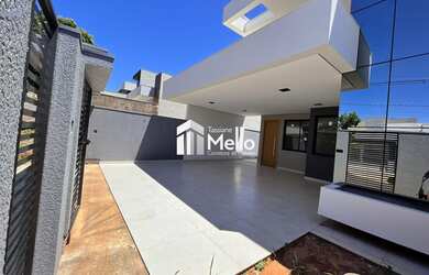 Imagem 5: Linda casa à venda em Umuarama-PR, Jardim São Francisco. 3 quartos, 1 suíte, 2 salas, 1 ba