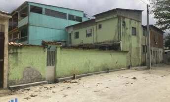 Imagem: Casa com quintal grande próximo à praia