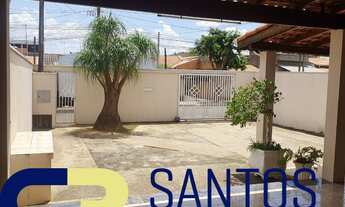 Imagem 6: Casa com 3 dormitórios sendo uma suíte, localizada no encantador bairro Jardim Amanda I em