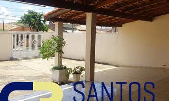 Imagem 3: Casa com 3 dormitórios sendo uma suíte, localizada no encantador bairro Jardim Amanda I em