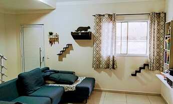 Imagem 4: Encante-se com este charmoso sobrado residencial à venda! Com uma localização privilegiada