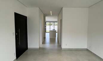 Imagem 4: 3 dormitórios, 3 suíte, 4 banheiro, 2 vagas na garagem, 224M² de Área Construída