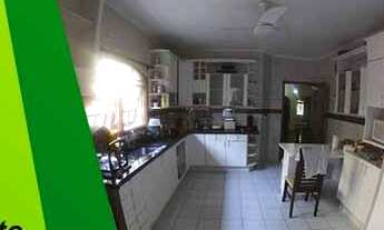 Imagem: Casa ampla, iluminada e arejada, de 400