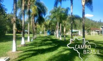 Imagem 2: Linda chácara formada e próxima da cidade! Com casa boa, piscina e lago!