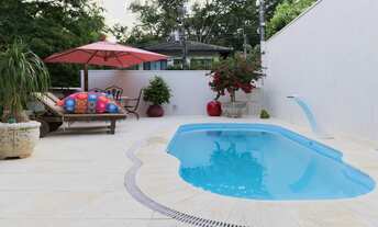 Imagem 2: SOBRADO A VENDA COM 5 DORMITÓRIOS EM CONDOMÍNIO FECHADO NA PRAIA DO GUAECÁ