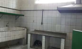 Imagem 4: Salão Comercial na Vila Fatima, Guarulhos, com balcões montados para o funcionamento de pa