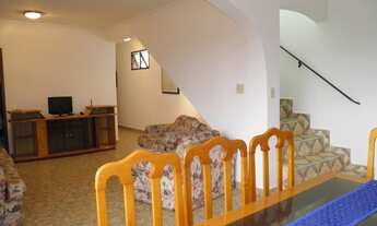 Imagem: Cobertura na praia da Enseada perto dos