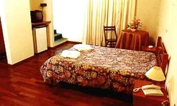 Imagem 4: HOTEL COMERCIAL em SERRA NEGRA - SP, CENTRO- 7300 METROS DE ÁREA VERDE COM CACHOEIRA