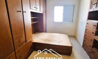 Imagem 3: Apartamento com 2 dormitórios, varanda, e vaga de garagem. Jardim Marajoara