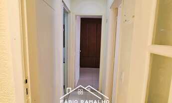 Imagem 2: Apartamento com 2 dormitórios, varanda, e vaga de garagem. Jardim Marajoara