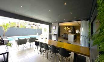 Imagem 3: Sobrado com piscina localizado próximo do Colégio Santo Antônio no bairro Iririú!