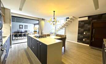 Imagem 6: Sobrado com piscina localizado próximo do Colégio Santo Antônio no bairro Iririú!