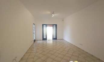 Imagem 4: Casa de 2 quartos com suíte à venda em Holambra, ampla sala e 3 banheiros em 171m². Confir