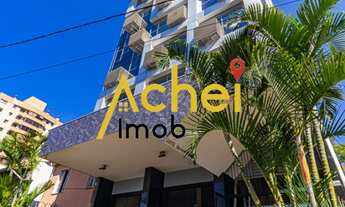 Imagem: Sala de 30m² com banheiro, de frente, no