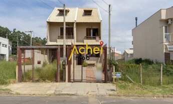 Imagem 2: Sobrado com três quartos, sendo dois suites no bairro Guarujá, com vaga para dois carros