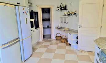 Imagem 5: Mansão de Luxo na Enseada: 5 Quartos, 5 Suítes, Piscina e Vista para o Mar em Guarujá-SP!