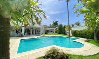 Imagem 2: Mansão de Luxo na Enseada: 5 Quartos, 5 Suítes, Piscina e Vista para o Mar em Guarujá-SP!