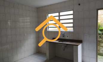 Imagem 7: São 2 casas independentes, cada uma com 3 dormitórios e com 2 vagas de garagem. Próximo a