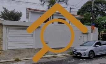 Imagem 2: Casa em Condomínio de Luxo no Jardim Campo Grande, São Paulo-SP: 3 Quartos, 1 Suíte, 3 Sal