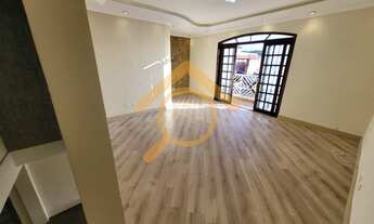 Imagem 4: Residência de Luxo à Venda em Caieiras-SP: 4 Quartos, 1 Suíte, 2 Salas, 4 Banheiros, 2 Vag