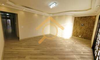 Imagem 3: Residência de Luxo à Venda em Caieiras-SP: 4 Quartos, 1 Suíte, 2 Salas, 4 Banheiros, 2 Vag