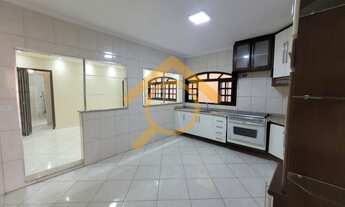 Imagem 6: Residência de Luxo à Venda em Caieiras-SP: 4 Quartos, 1 Suíte, 2 Salas, 4 Banheiros, 2 Vag