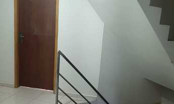 Imagem 6: Sobrado Triplex à venda em Curitiba-PR, no bairro Sítio Cercado! Com 4 quartos, 1 suíte, 2