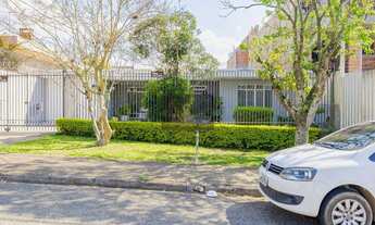 Imagem 2: Imperdível casa de 5 quartos com 2 suítes e 4 vagas de garagem no Guabirotuba, Curitiba-PR