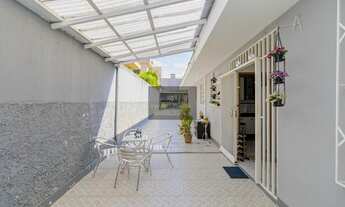 Imagem 3: Imperdível casa de 5 quartos com 2 suítes e 4 vagas de garagem no Guabirotuba, Curitiba-PR