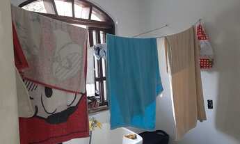 Imagem 2: Sobrado Triplex à venda em Curitiba-PR, no bairro Sítio Cercado! Com 4 quartos, 1 suíte, 2