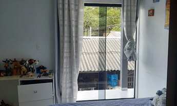 Imagem 3: Sobrado Triplex à venda em Curitiba-PR, no bairro Sítio Cercado! Com 4 quartos, 1 suíte, 2