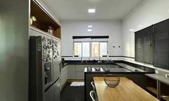 Imagem 7: Imóvel de luxo em condomínio exclusivo em Santana de Parnaíba-SP, com 3 suítes, 2 salas e