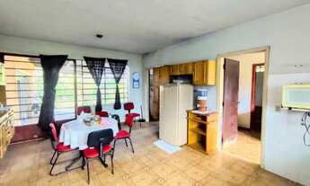 Imagem 4: Chácara à venda toda gramada e arborizada com 3 casas, localizada no bairro da Colônia em