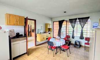 Imagem 3: Chácara à venda toda gramada e arborizada com 3 casas, localizada no bairro da Colônia em