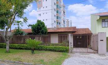 Imagem 2: Linda casa de fundos com 4 Quartos sendo uma suíte com Hidromassagem - Bairro Silveira da