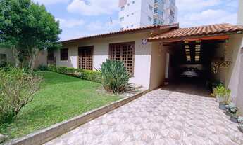 Imagem 1: Linda casa de fundos com 4 Quartos sendo uma suíte com Hidromassagem - Bairro Silveira da