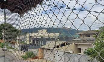 Imagem 3: SOBRADO NO ALTO DO ALVINÓPOLIS COM 3 DORMITÓRIOS E VISTA DA PEDRA