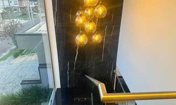 Imagem 3: SOBRADO EM CONDOMÍNIO COM 3 SUÍTES E PERSIANAS AUTOMATIZADAS E AR