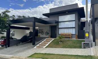 Imagem 2: CASA EM CONDOMÍNIO COM 3 SUÍTES REPLETA DE MOVEIS PLANEJADOS