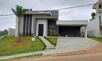 Imagem 1: CASA COM 3 SUÍTES E 240m2 DE FINO ACABAMENTO EM CONDOMÍNIO DE ATIBAIA