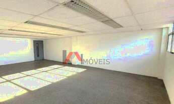 Imagem: Sala no Vila da Serra com aproximadamente